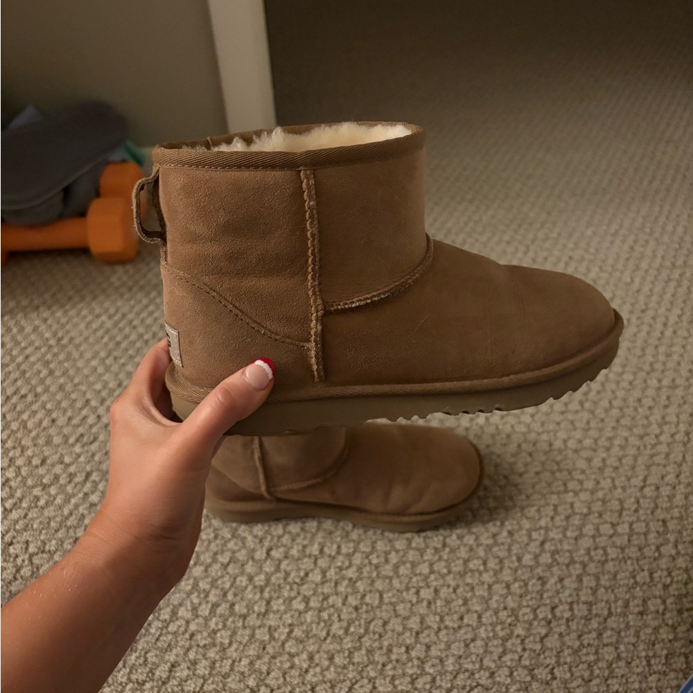 UGG mini chestnut boot